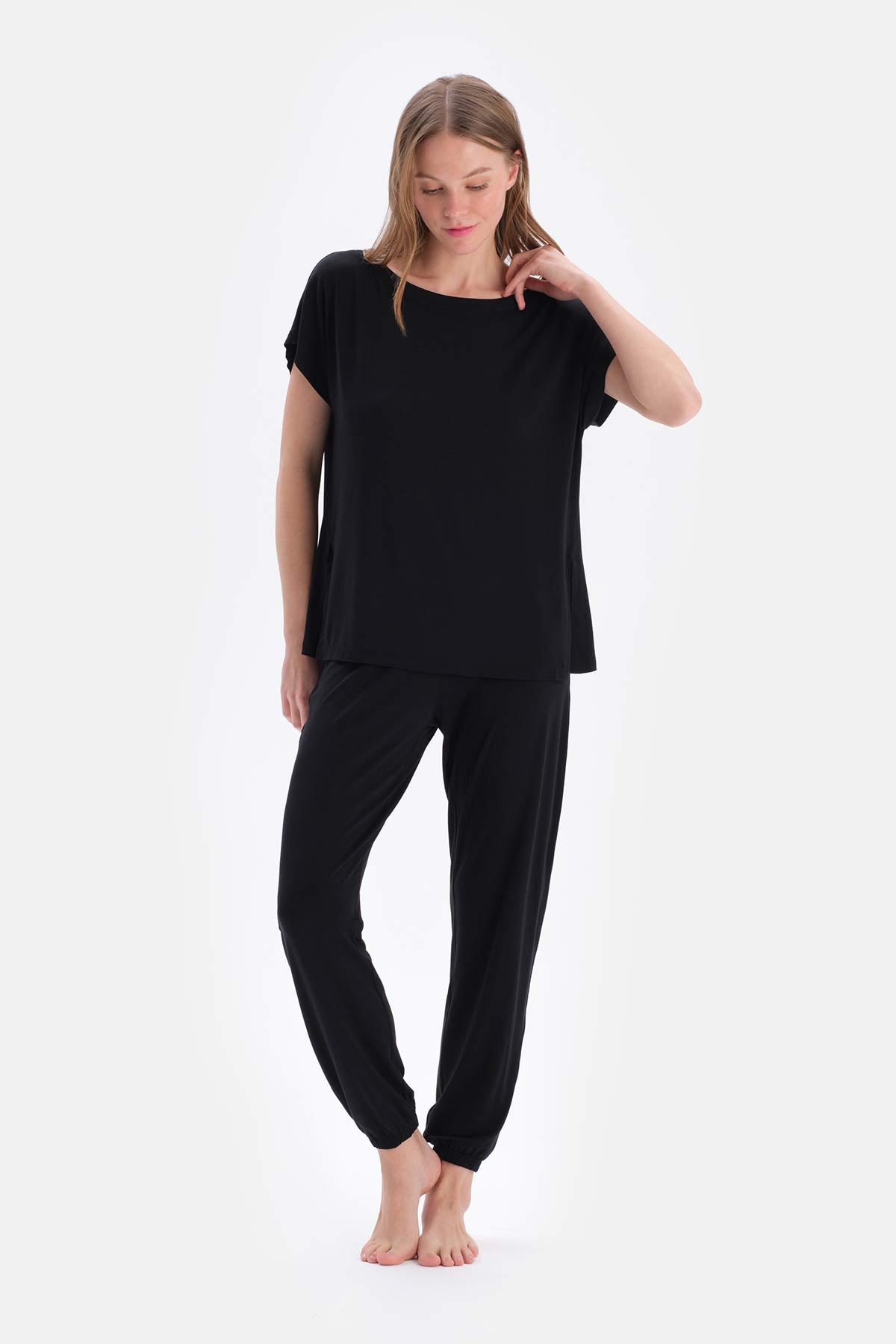 Siyah Bisiklet Yaka Kısa Kollu Tişört Jogger Alt Pijama Takımı