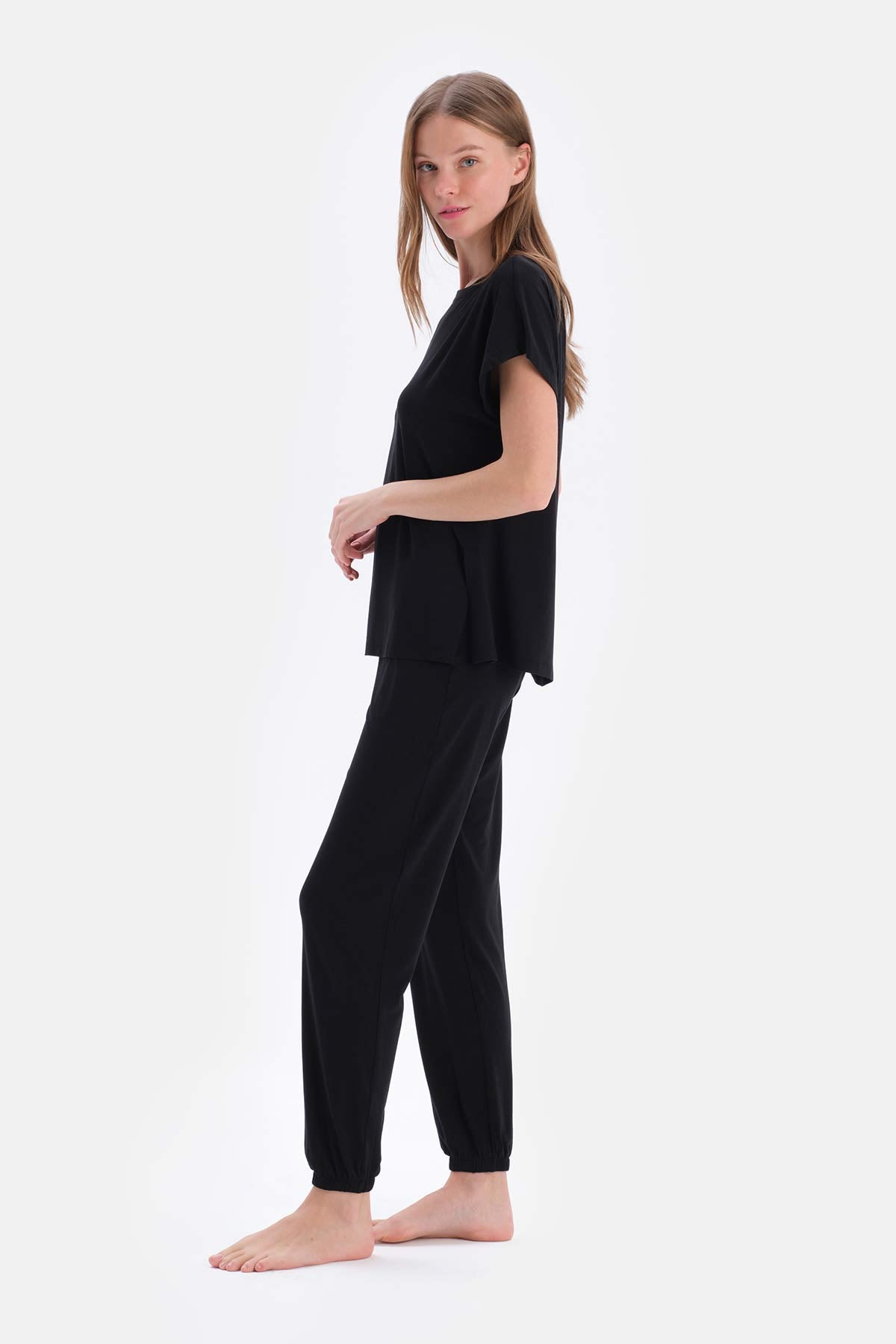 Siyah Bisiklet Yaka Kısa Kollu Tişört Jogger Alt Pijama Takımı