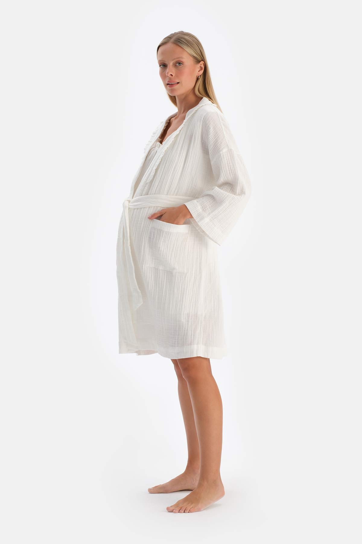 White RUFFLED MUSLIN MATERNITY DRESSING GOWN