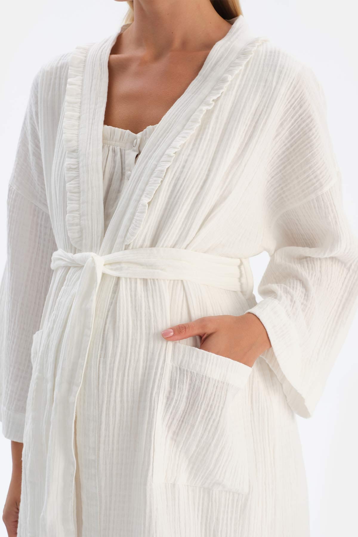 White RUFFLED MUSLIN MATERNITY DRESSING GOWN