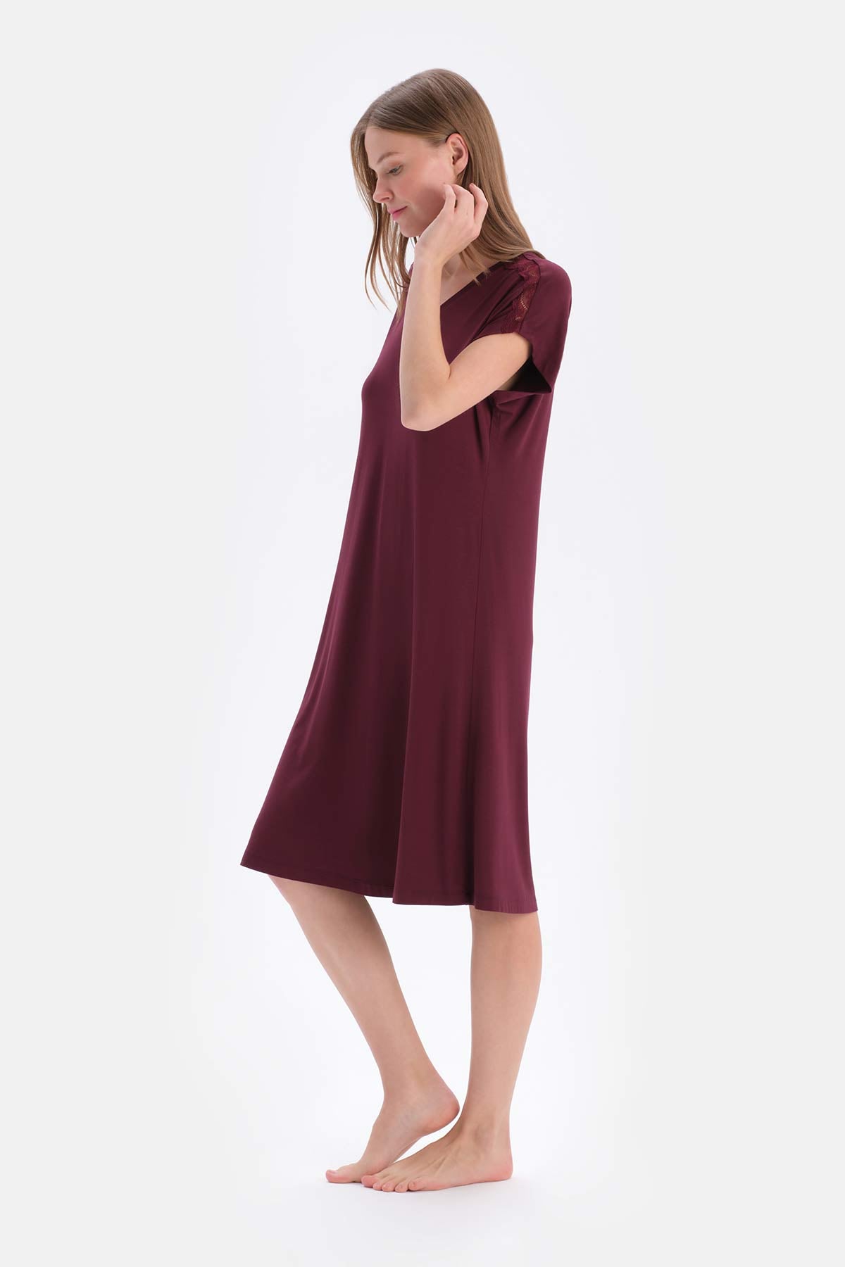 Bordeaux LACE GARNISHED CREW NECK SHORT SLEEVE VISCOSE NIGHTDRESS