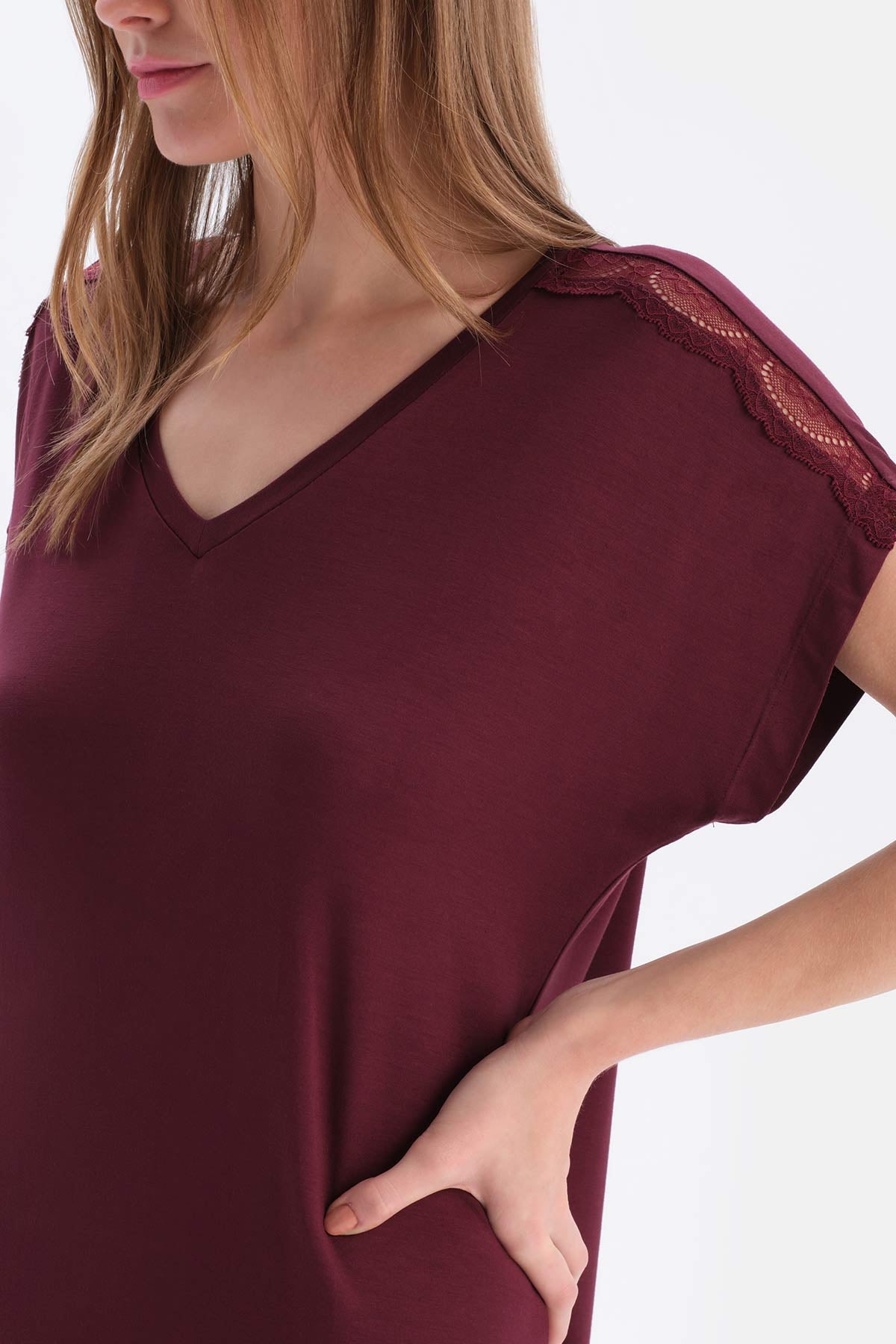 Bordeaux LACE GARNISHED CREW NECK SHORT SLEEVE VISCOSE NIGHTDRESS