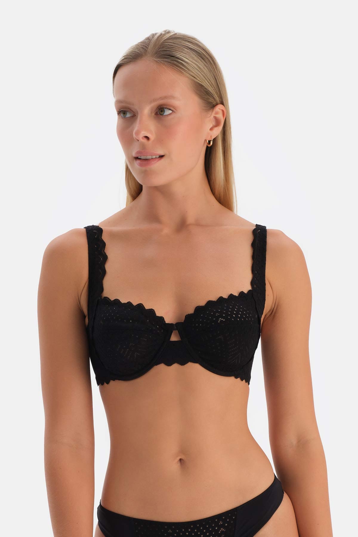 Black LACE DETAILED PREMIUM BASIC WIRE WIRE