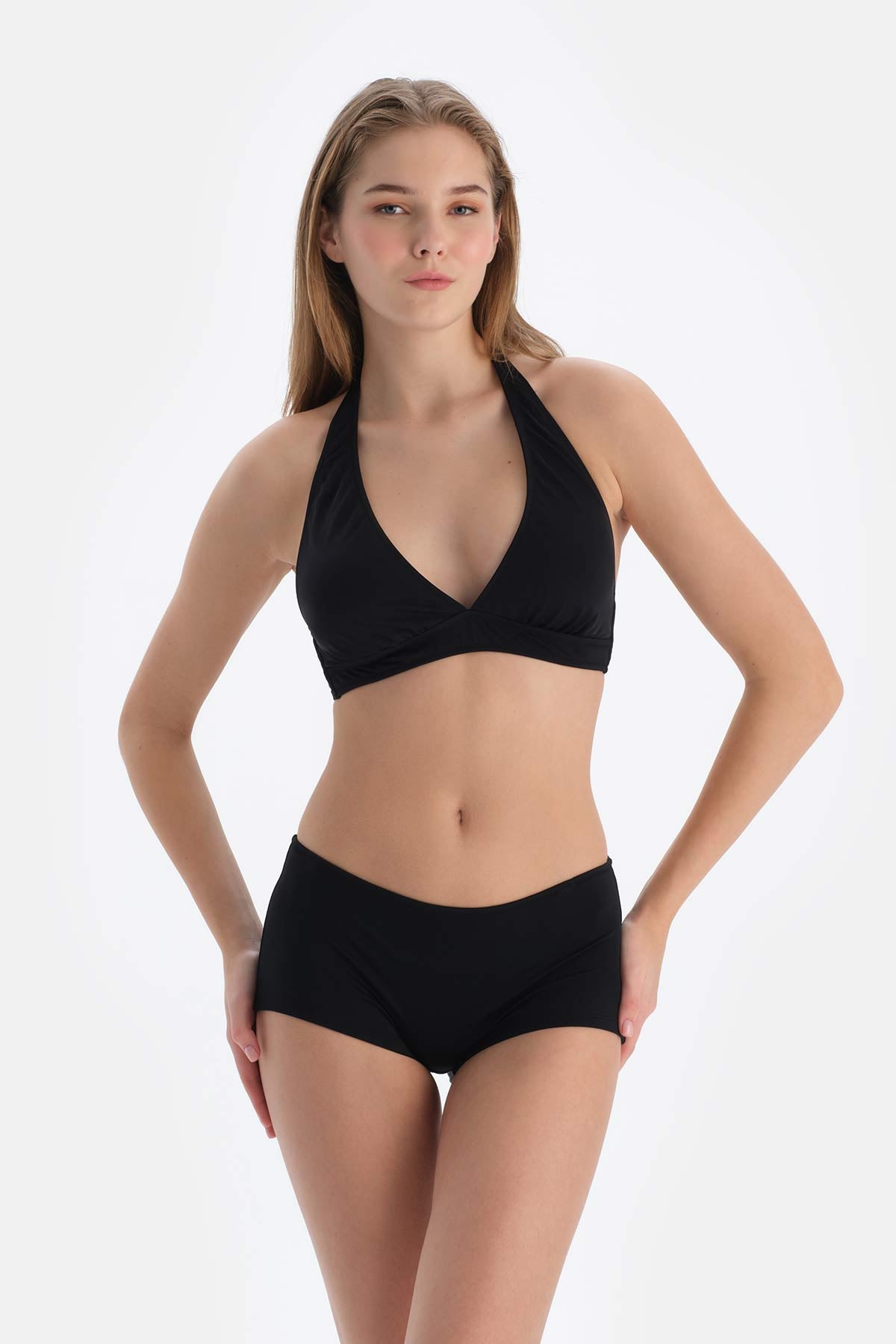 Siyah Üçgen Geniş Bikini Üst