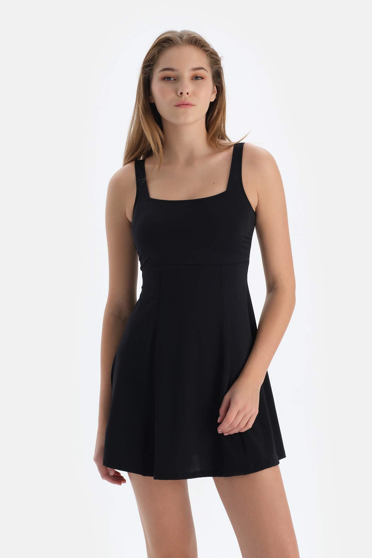 Siyah Kare Yaka Elbiseli Mayo