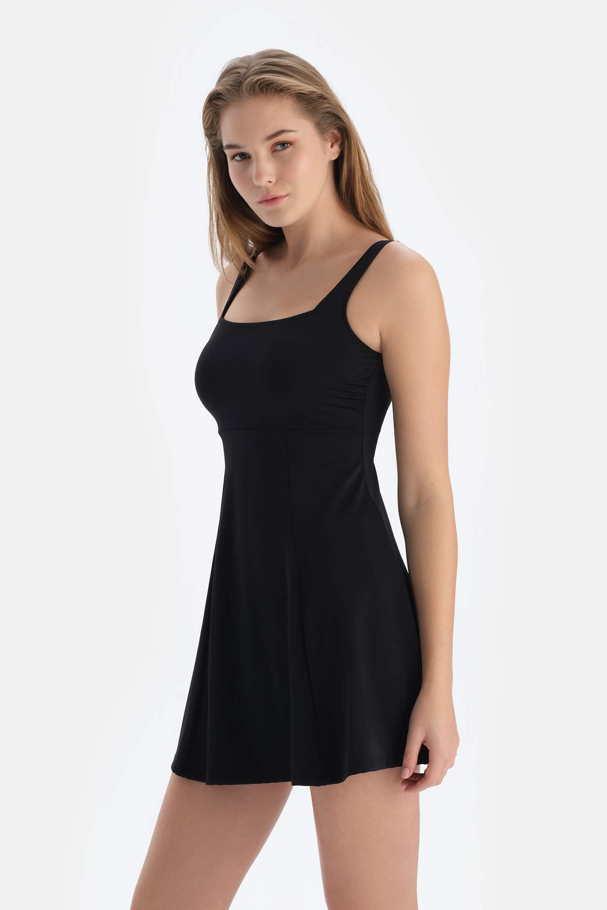 Siyah Kare Yaka Elbiseli Mayo