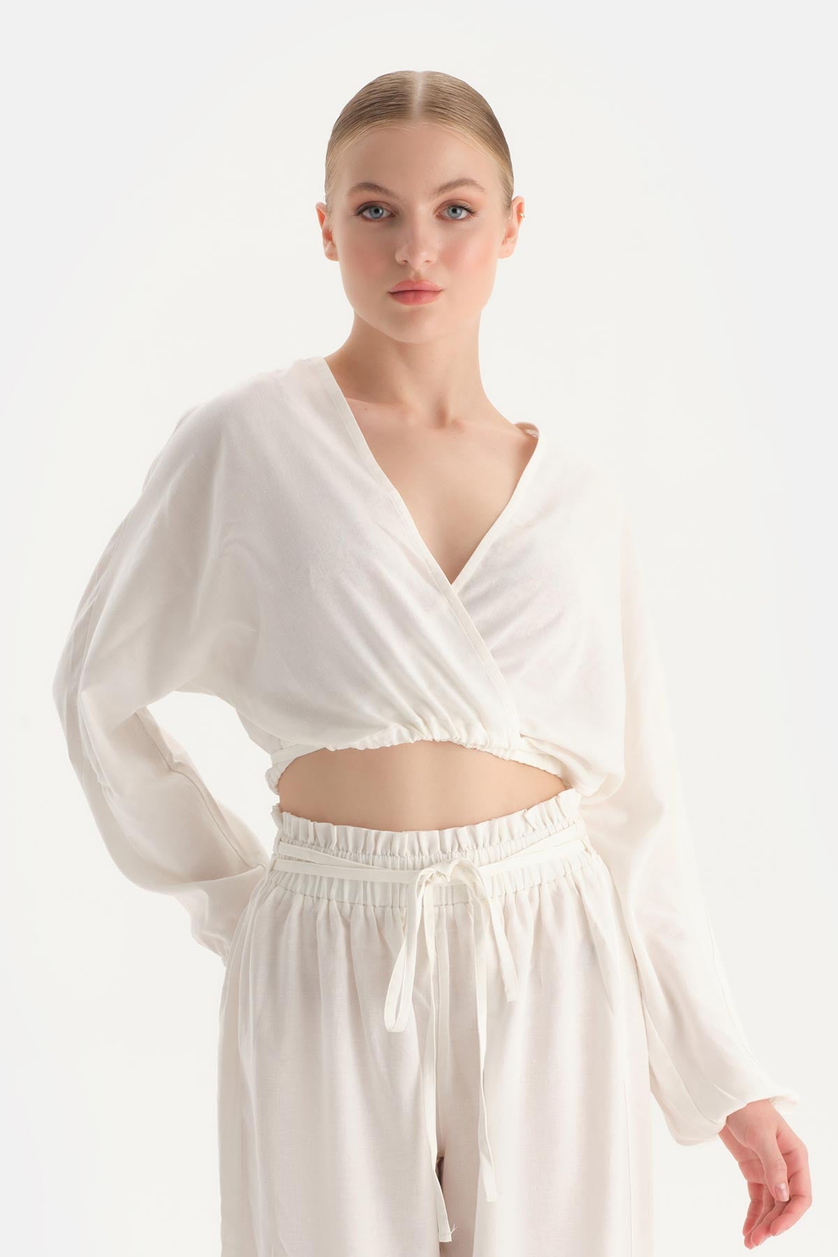 Ekru Önden Bağlamalı Kısa Gömlek