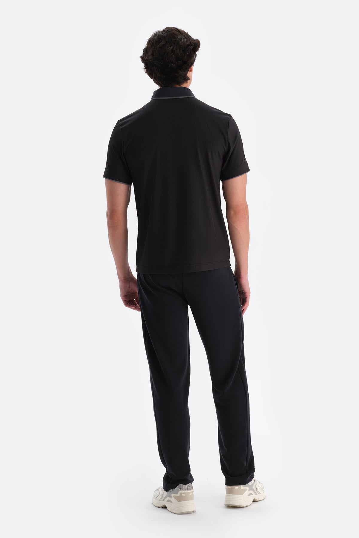 Siyah Erkek Teknik Kumaş Polo Yaka Detaylı Tişört