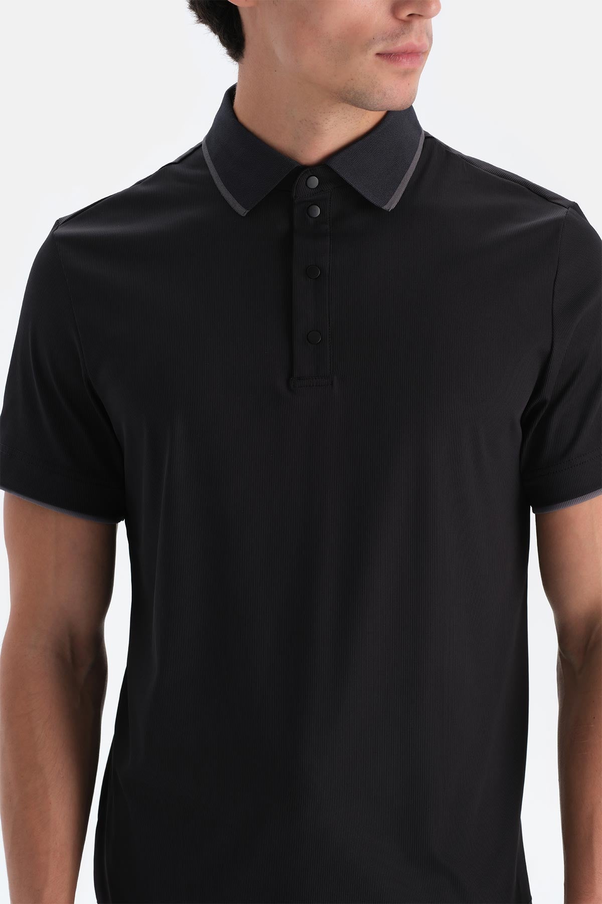 Siyah Erkek Teknik Kumaş Polo Yaka Detaylı Tişört