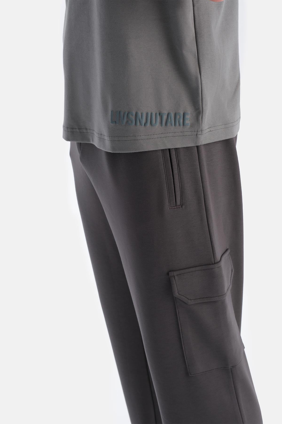 Gri Erkek Ön Alt Baskı Detaylı Tişört