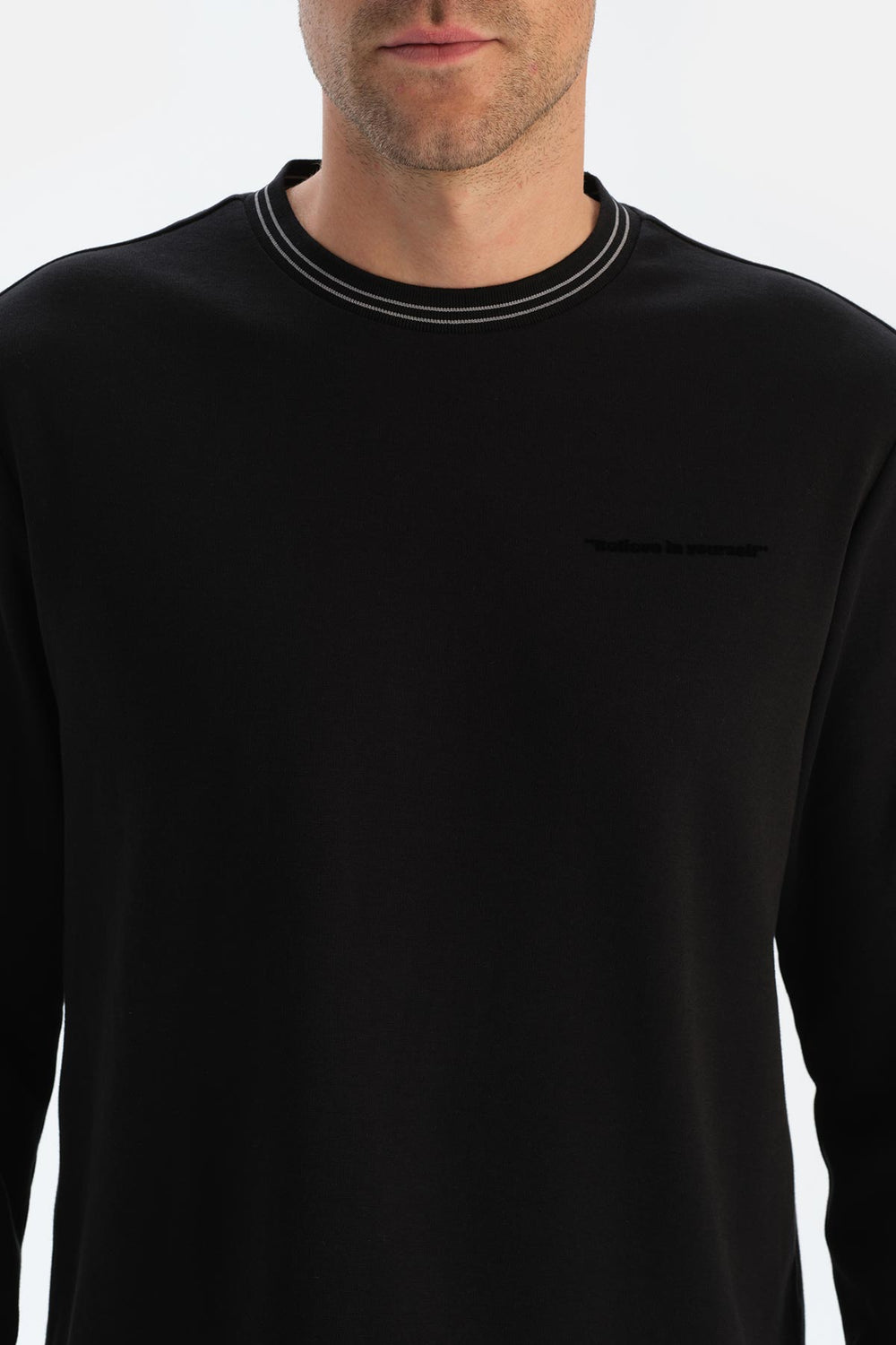 Siyah Bisiklet Yaka Uzun Kollu Altı Desenli Pijama Takımı