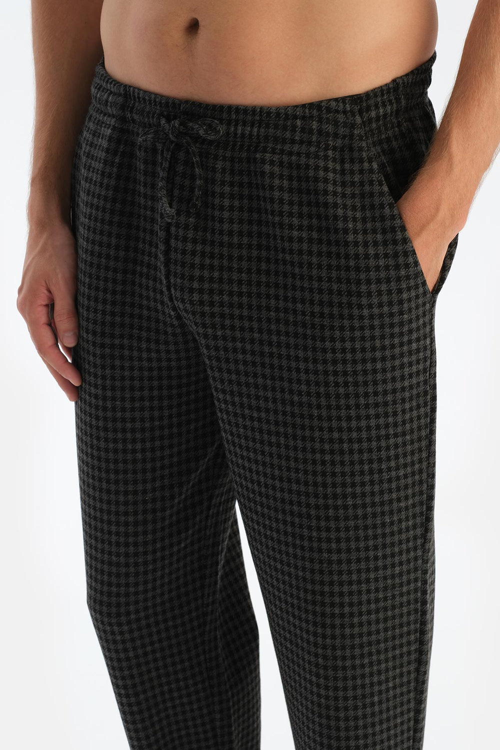 Siyah Bisiklet Yaka Uzun Kollu Altı Desenli Pijama Takımı