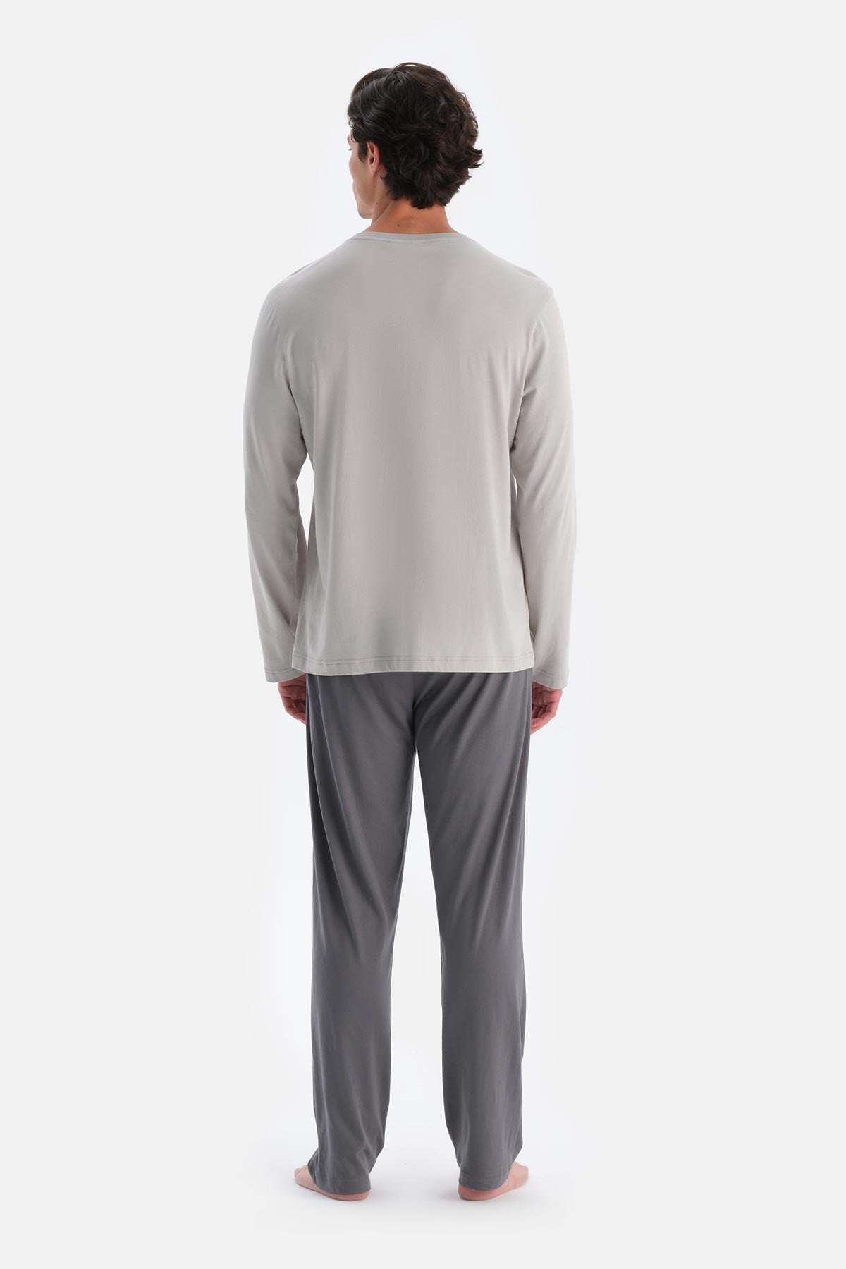 Açık Gri Yarım Patlı Uzun Kollu Üçlü Pijama Takımı