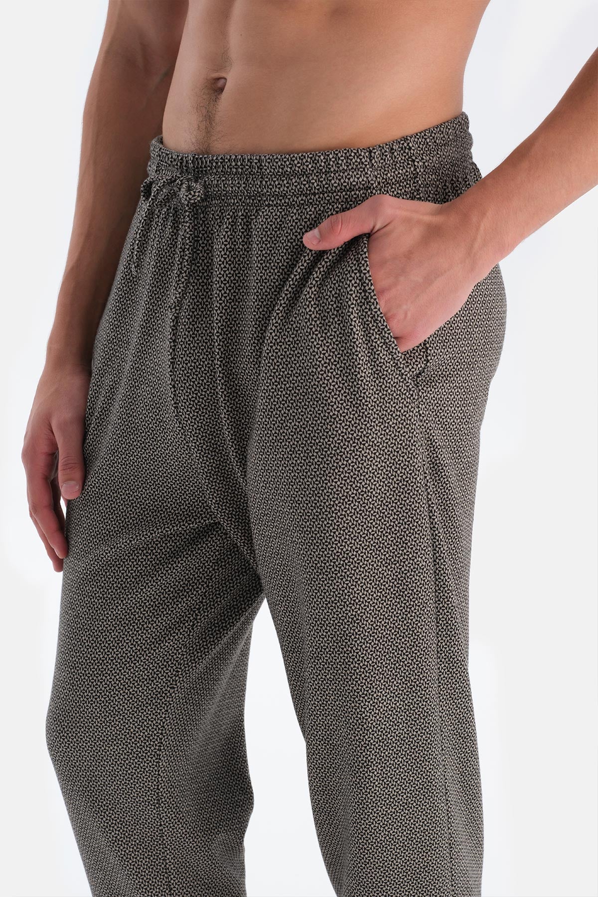 Siyah Bisiklet Yaka Uzun Kollu Altı Desenli Pijama Takımı