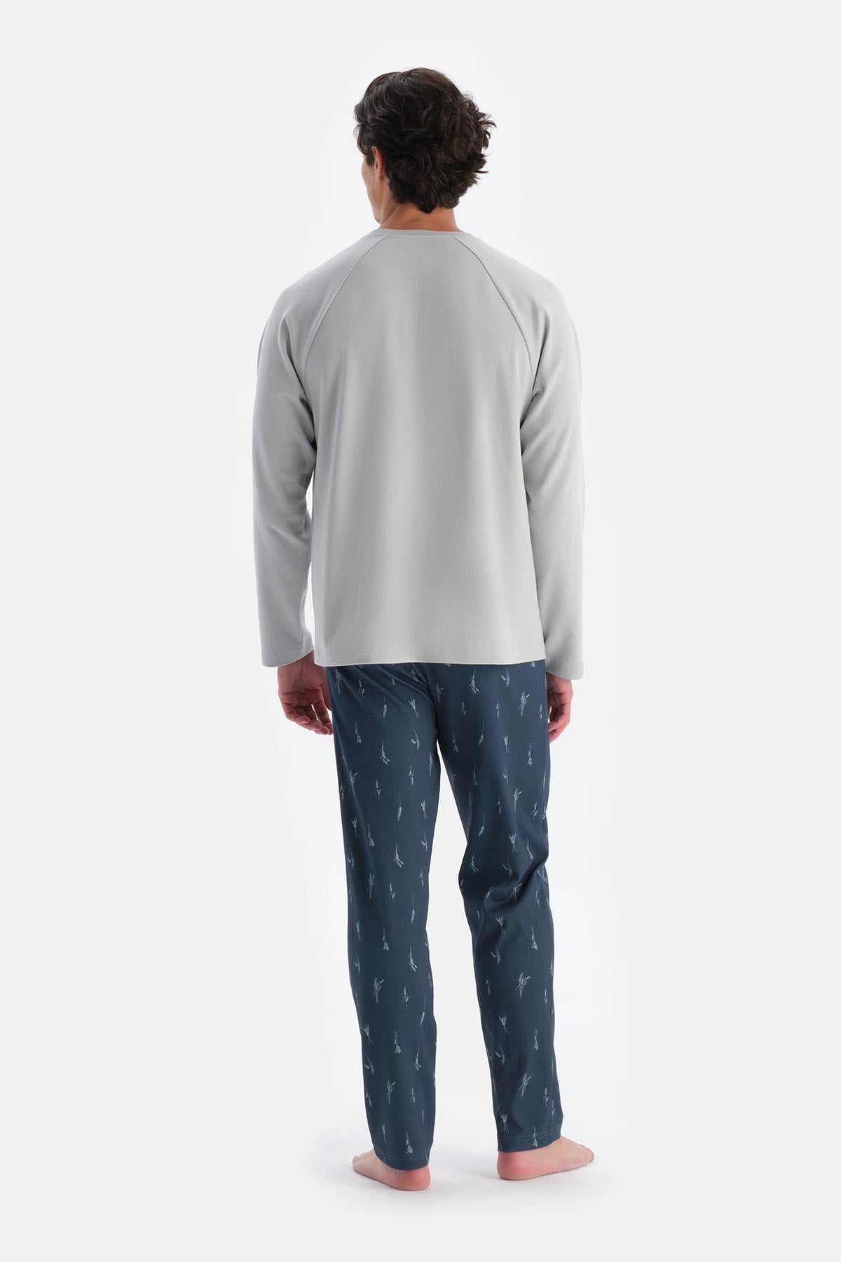 Gri Yarım Patlı Uzun Kollu Altı Baskılı Pijama Takımı