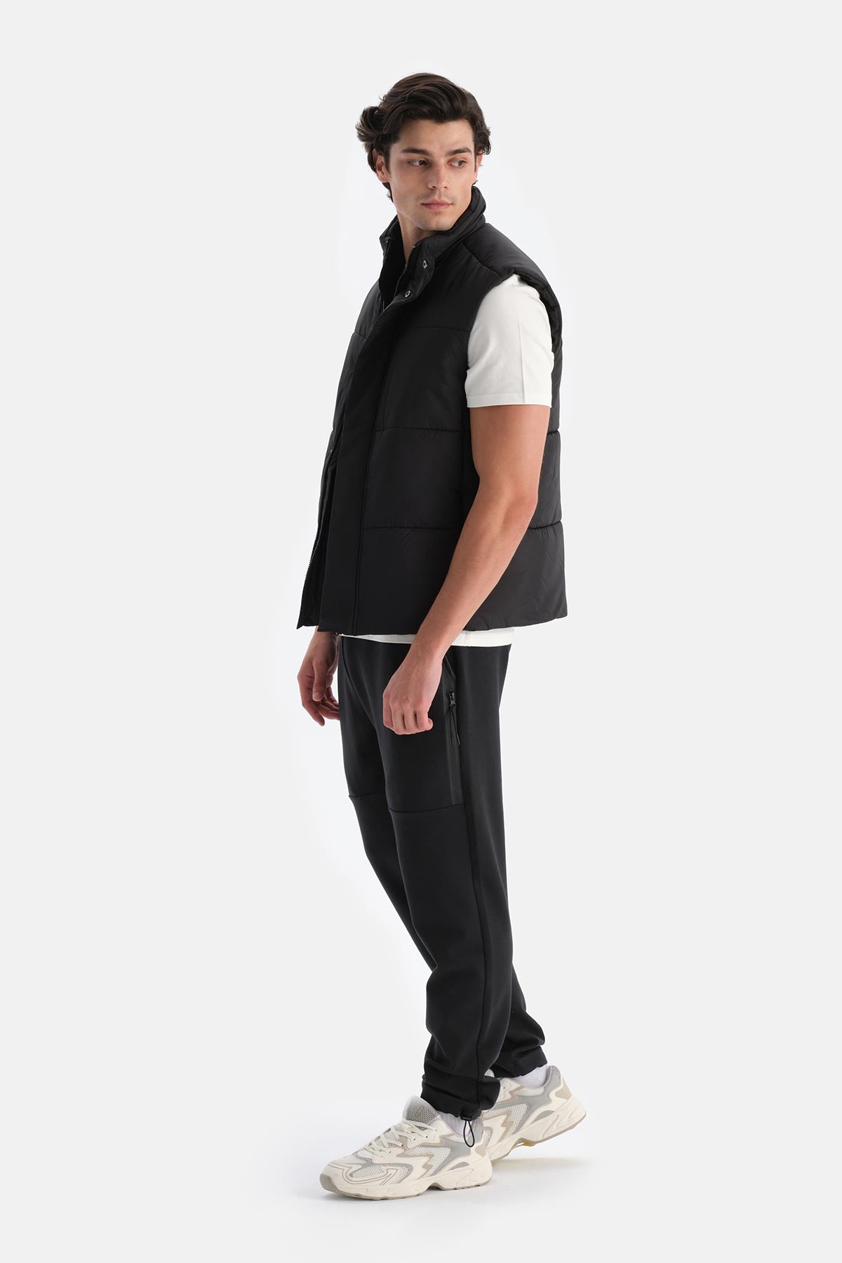 Siyah Erkek Önden Fermuar Çıtçıtlı Puffer Yelek