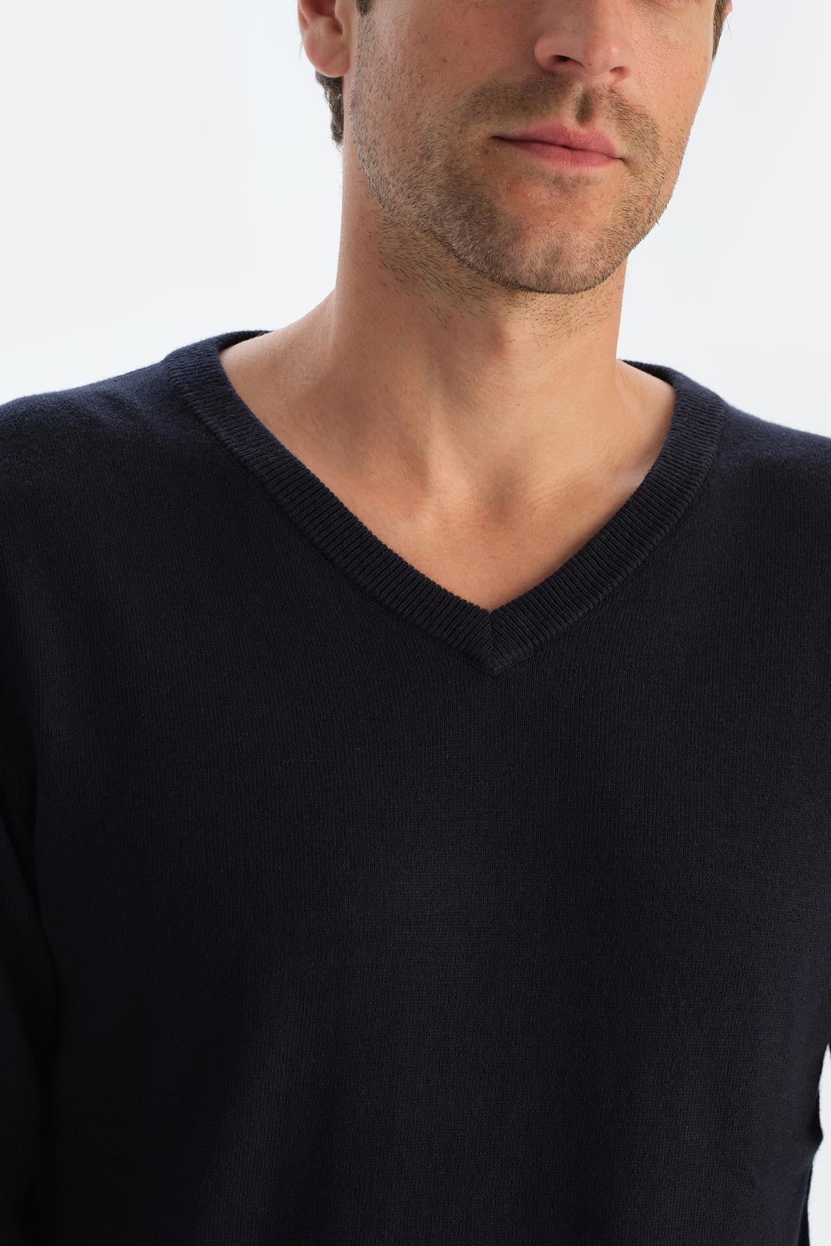 Antrasıt Erkek Kaşmir Karışımlı V Yaka Triko