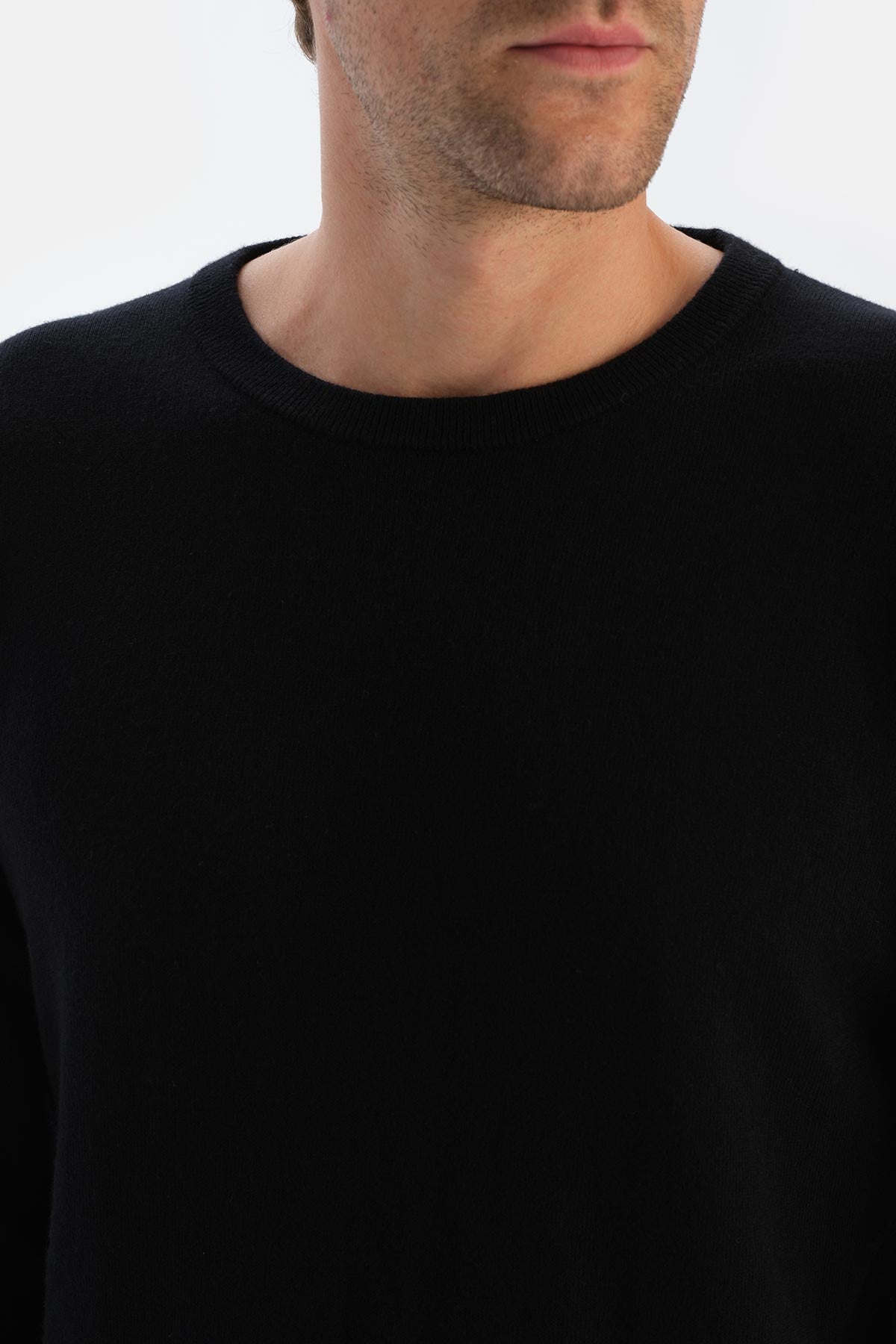 Siyah Erkek Kaşmir Karışımlı Bis Yaka Triko