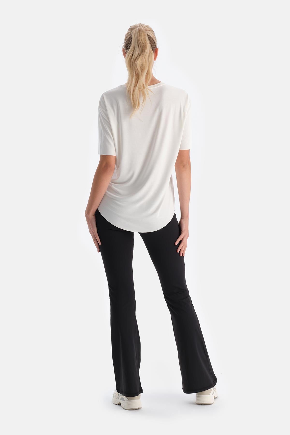 Ekru Kadın Modal Tişört