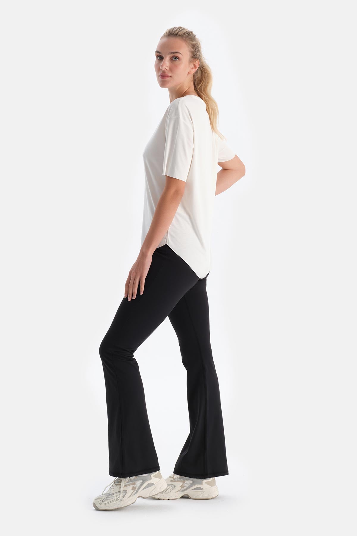 Ekru Kadın Modal Tişört