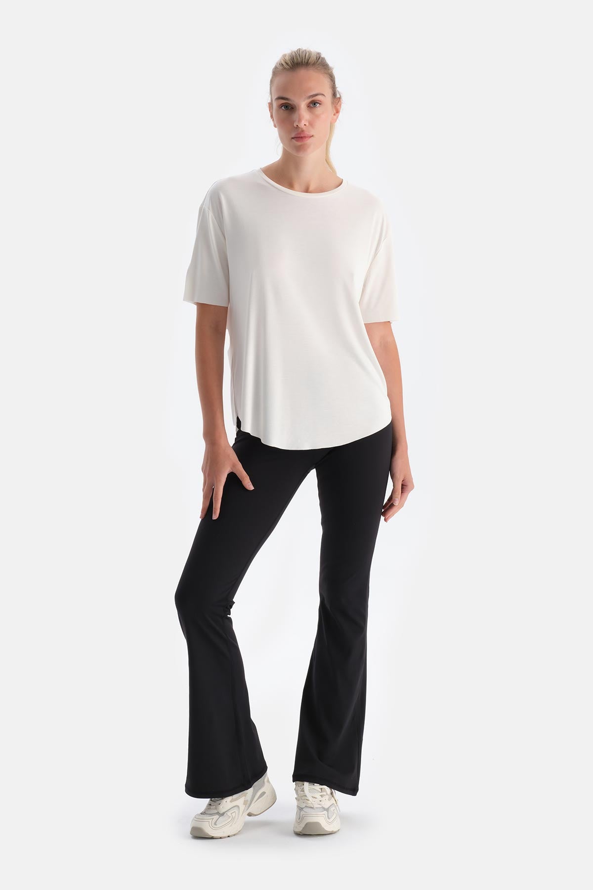 Ekru Kadın Modal Tişört