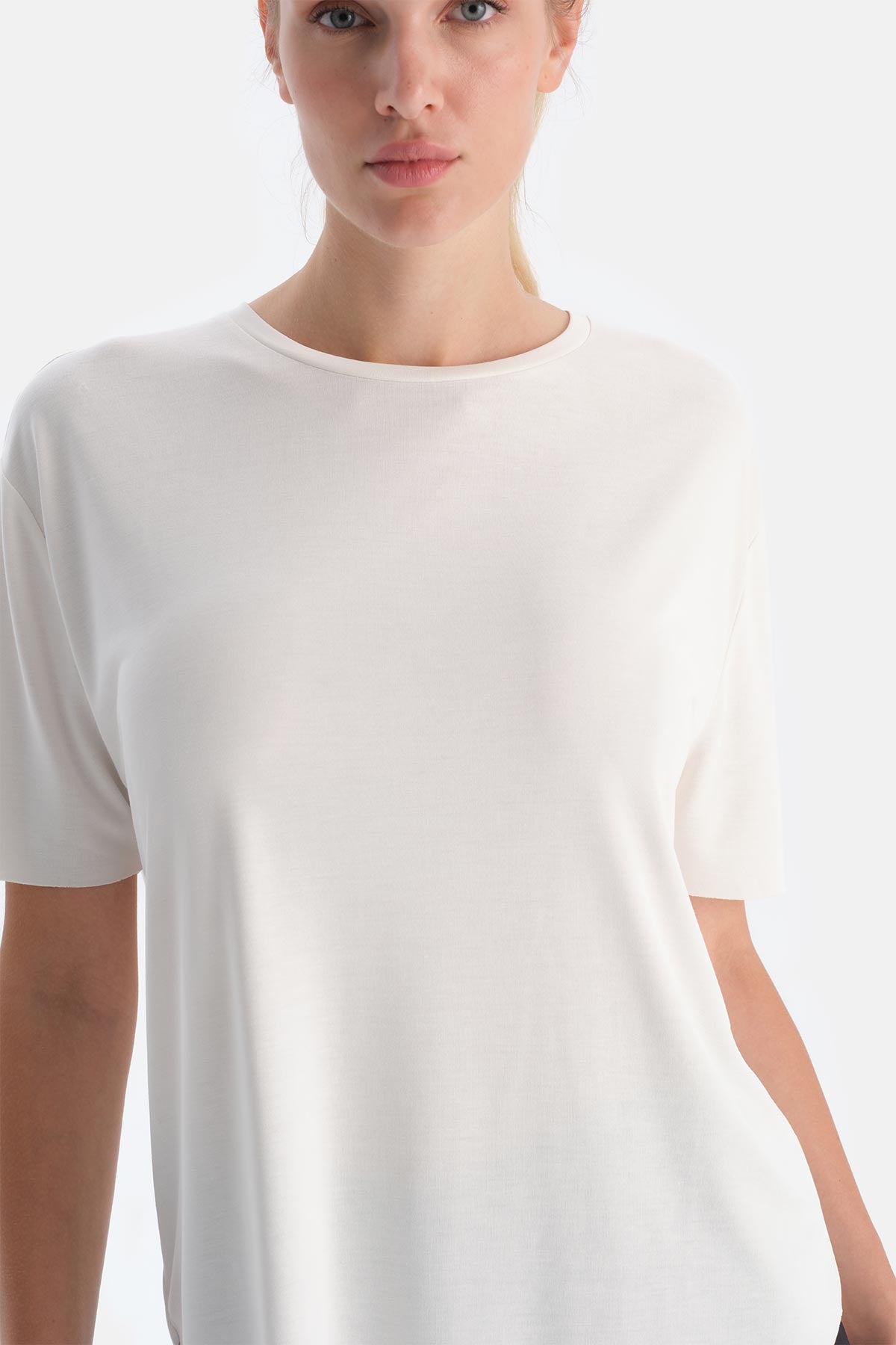 Ekru Kadın Modal Tişört