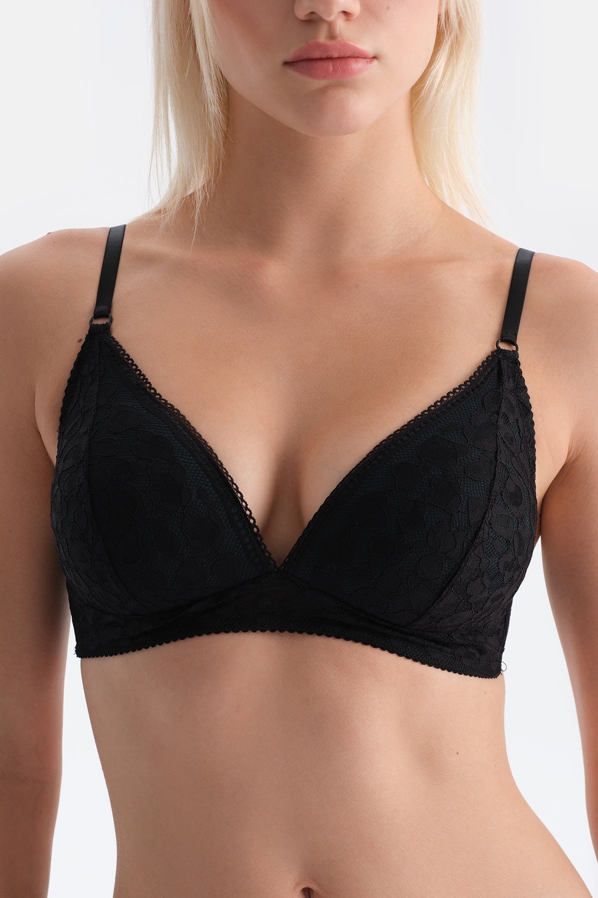 Siyah Dantelli Yarı Dolgulu Sütyen
