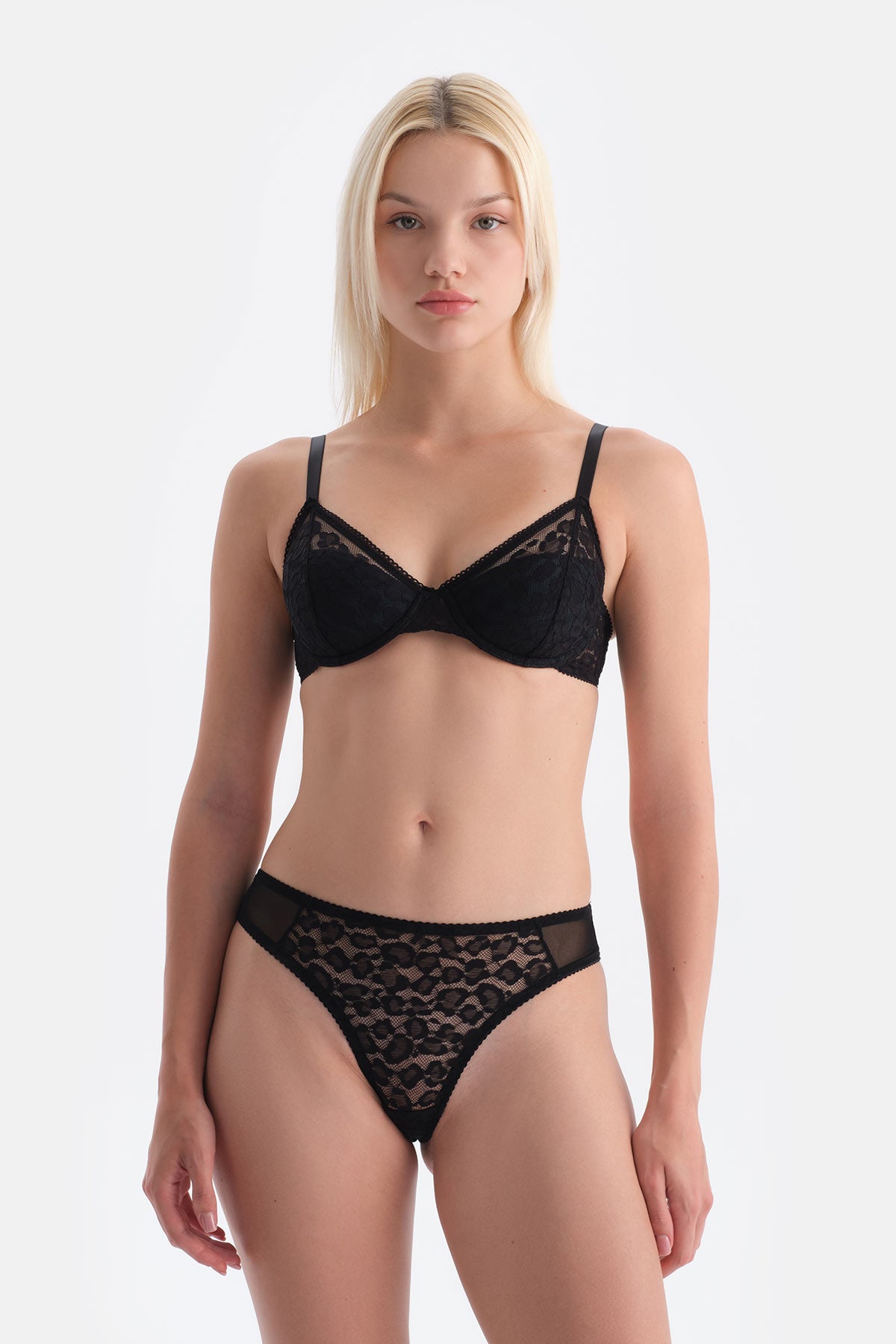 Siyah Dantelli Brazilian Külot