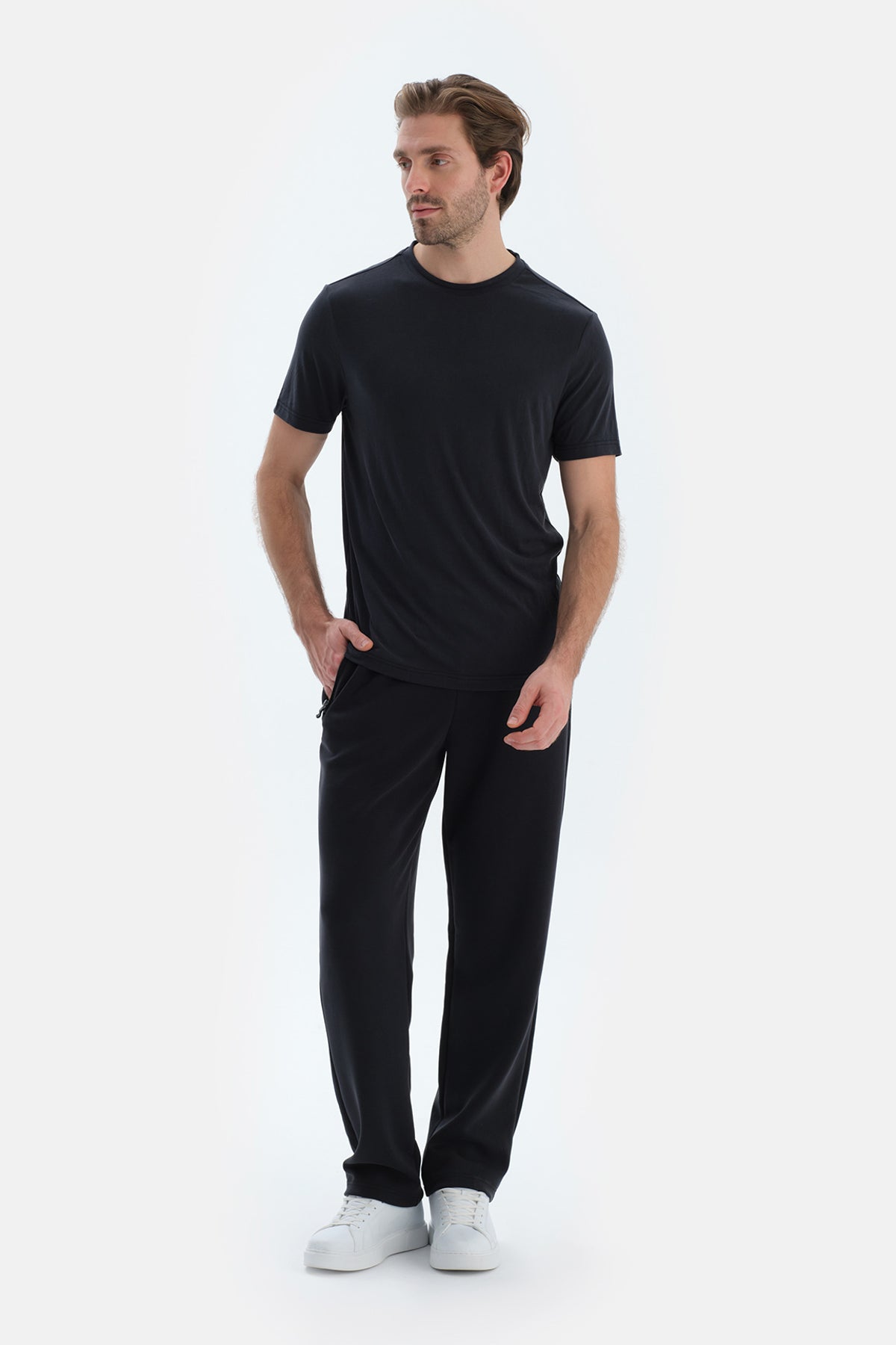 Siyah Bisiklet Yaka Kısa Kollu Regular Modal Tişört