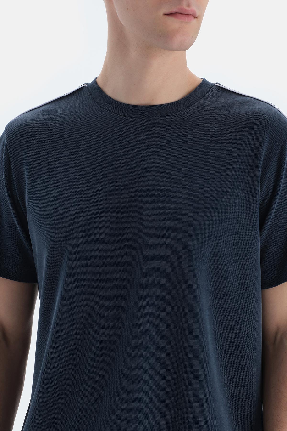 Lacivert Erkek Modal Karışımlı Biye Detaylı Tişört