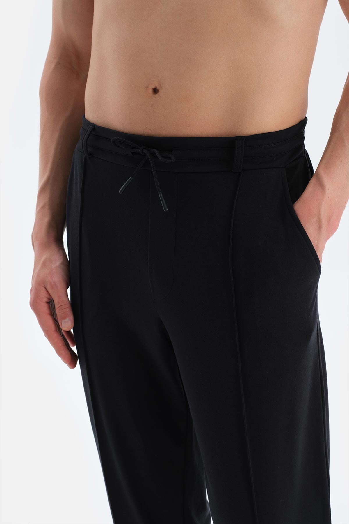 Siyah Patlet Detaylı Paça Bantlı Pantolon