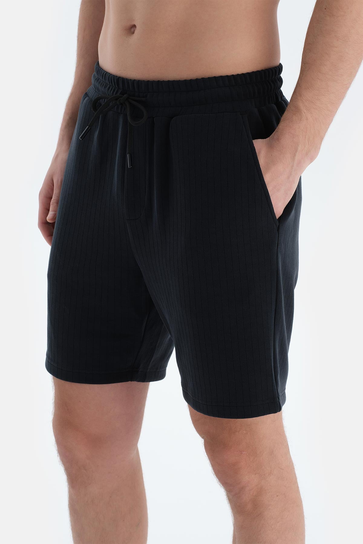 Siyah Erkek Modal Karışımlı Çizgili Şort