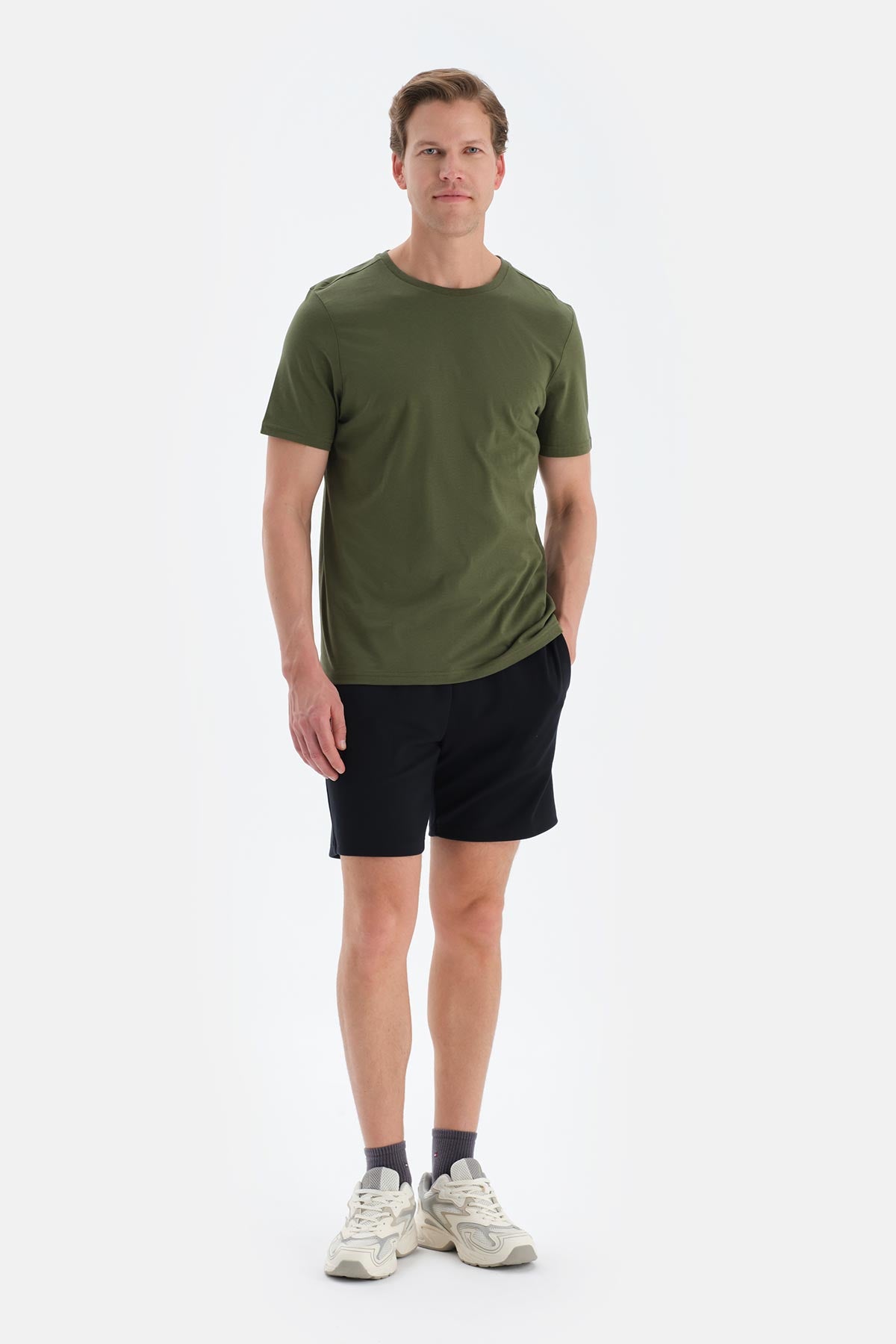 Siyah Cepli Ve Kordonlu Modal Scuba Şort