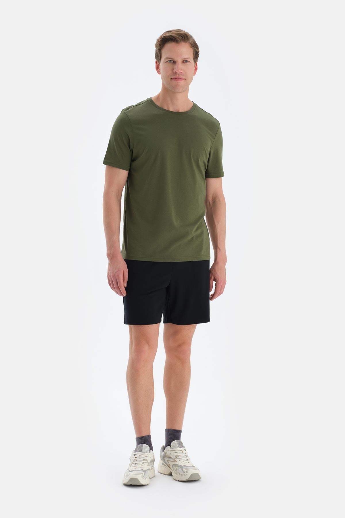 Siyah Cepli Ve Kordonlu Modal Scuba Şort