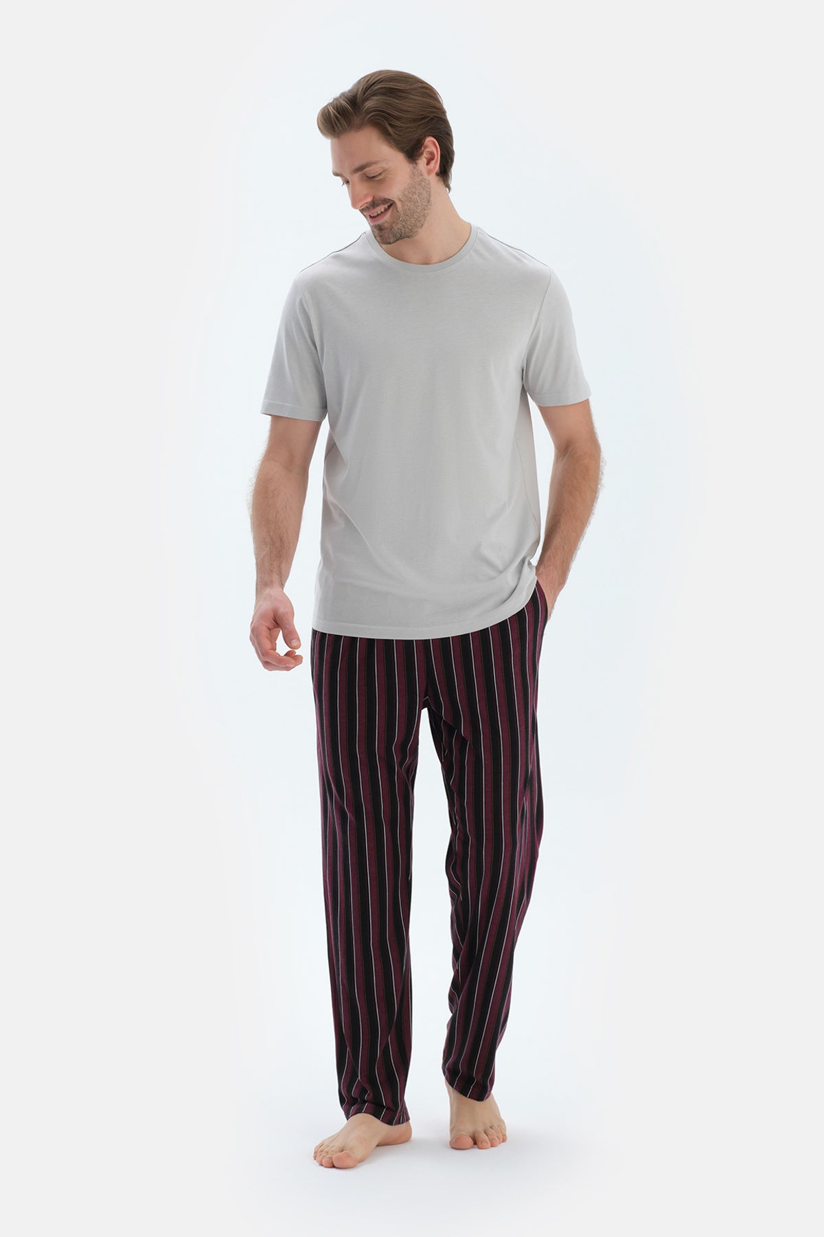 Açık Gri Kısa Kollu Tişört Çizgili Pantolon Pijama Takımı