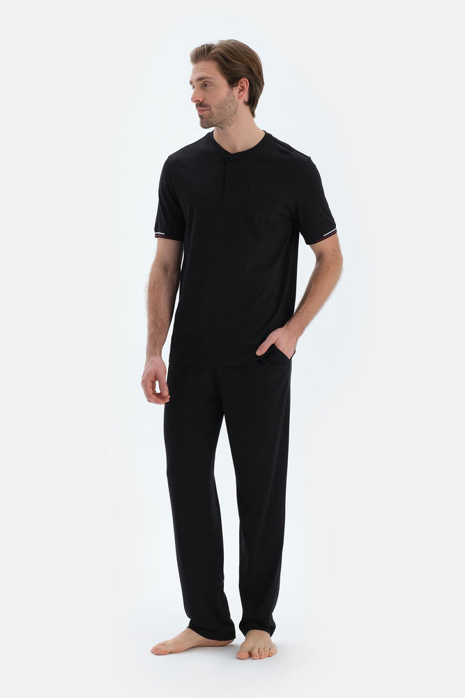 Siyah Kısa Kollu Pat Ve Cep Detaylı Tişört Pantolon Pijama Takımı