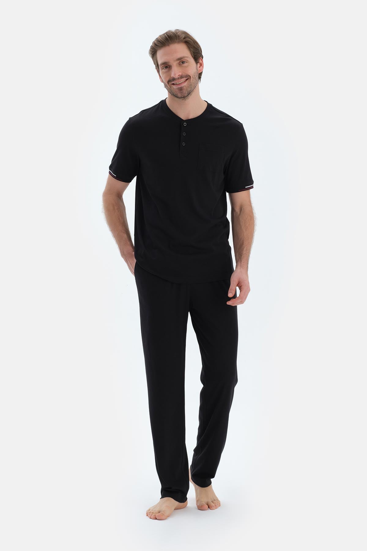 Siyah Kısa Kollu Pat Ve Cep Detaylı Tişört Pantolon Pijama Takımı