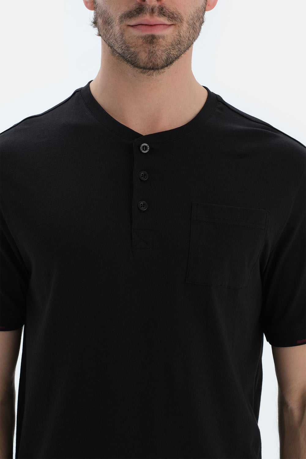 Siyah Kısa Kollu Pat Ve Cep Detaylı Tişört Pantolon Pijama Takımı