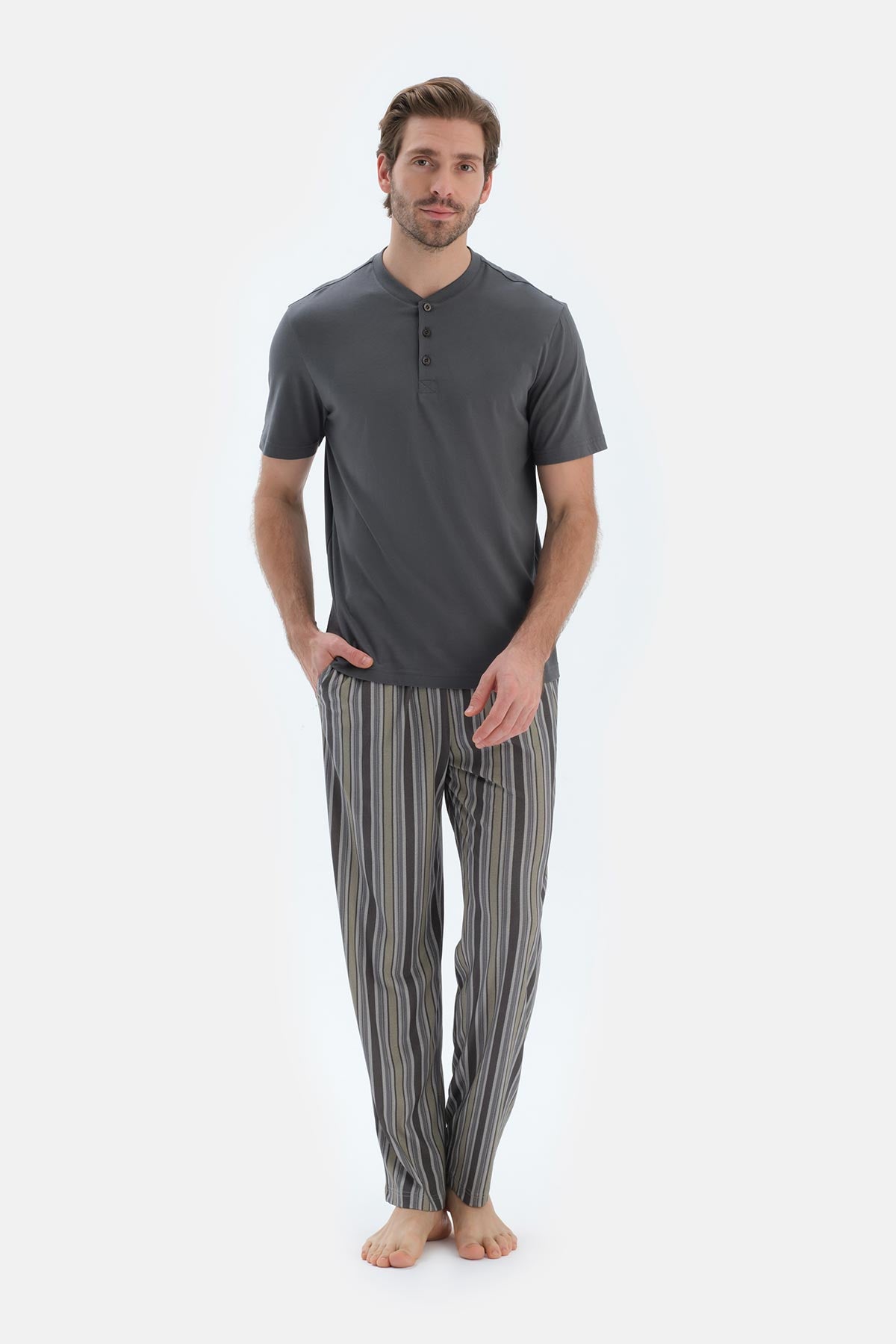 Siyah Kısa Kollu Yarım Patlı Tişört Pantolon Pijama Takımı