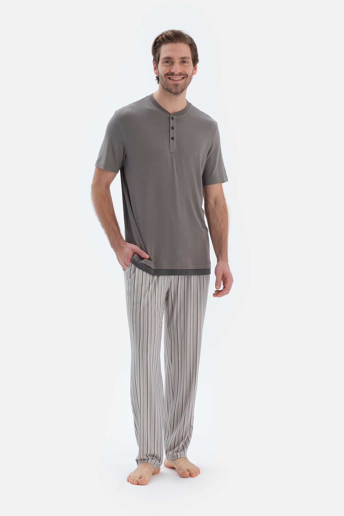 Gri Kısa Kollu Yarım Patlı Tişört Pantolon Pijama Takımı