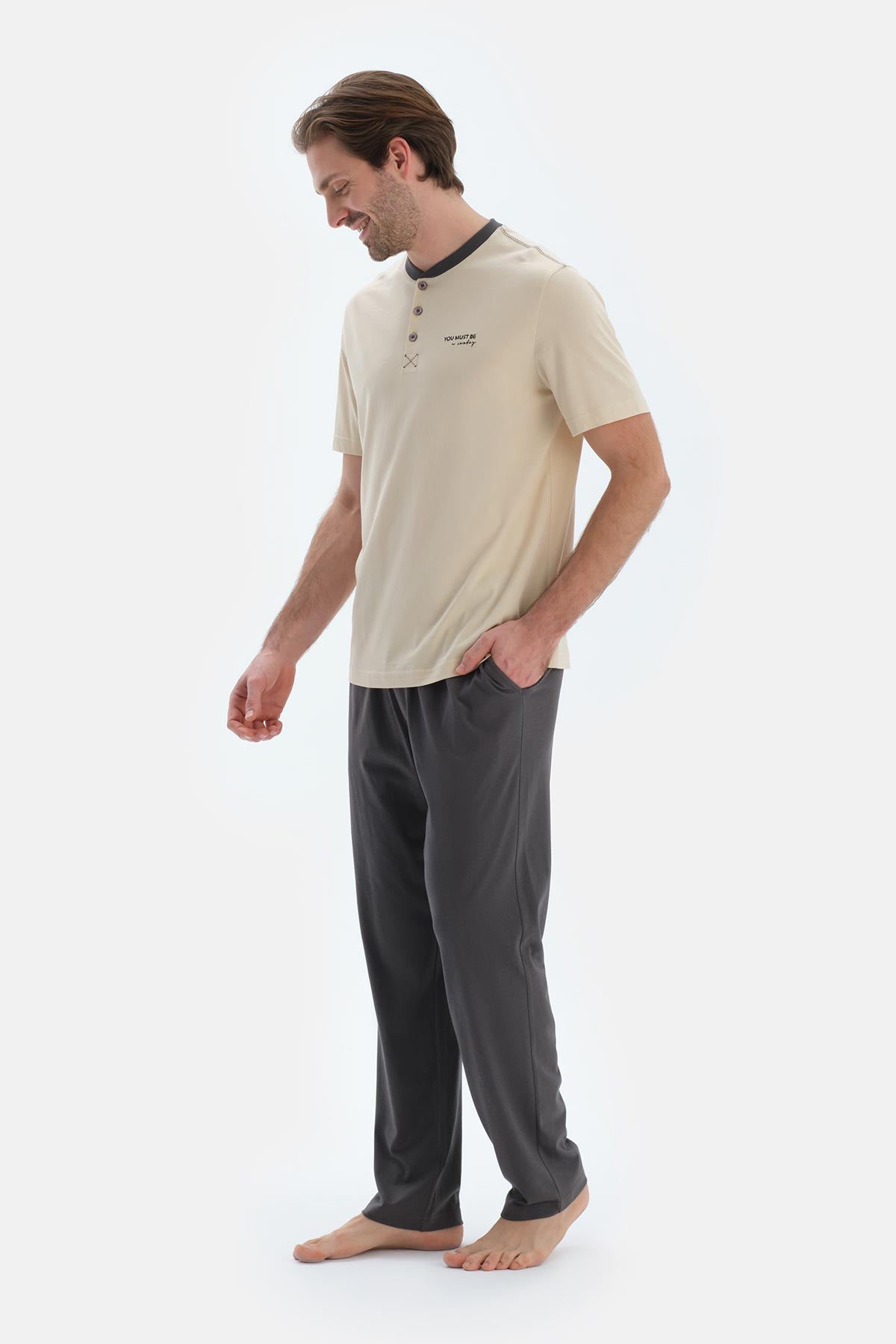 Taş Kısa Kollu Pat ve Baskı Detaylı Tişört Pantolon Pijama Takımı