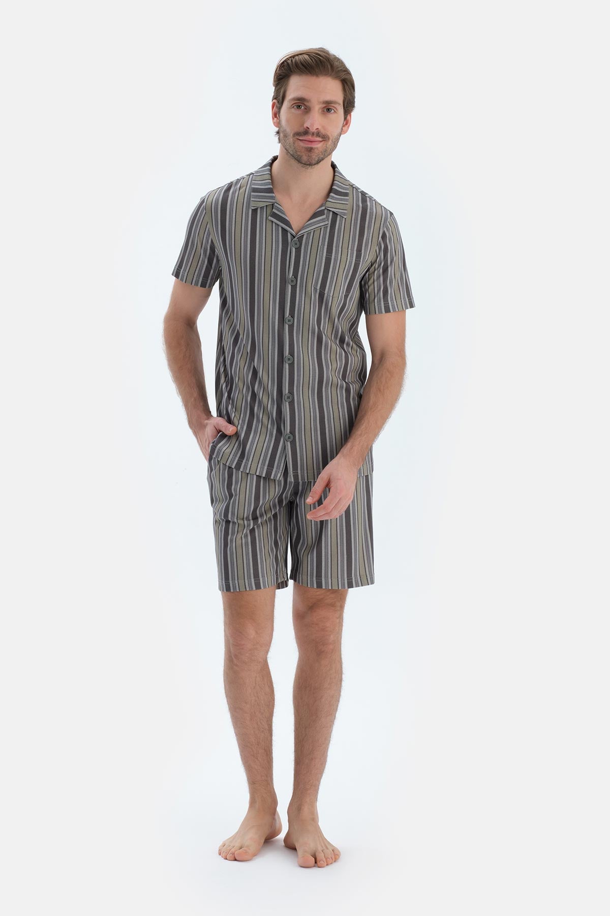 Siyah Metraj Çizgi Baskılı Gömlek Şort Pijama Takımı