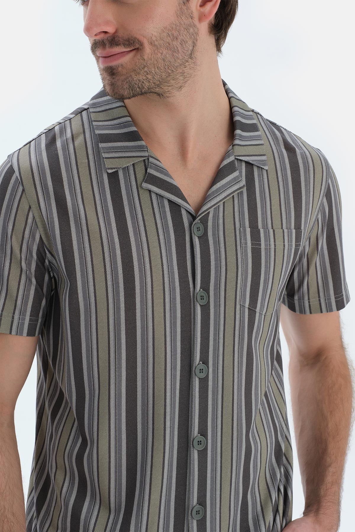 Siyah Metraj Çizgi Baskılı Gömlek Şort Pijama Takımı