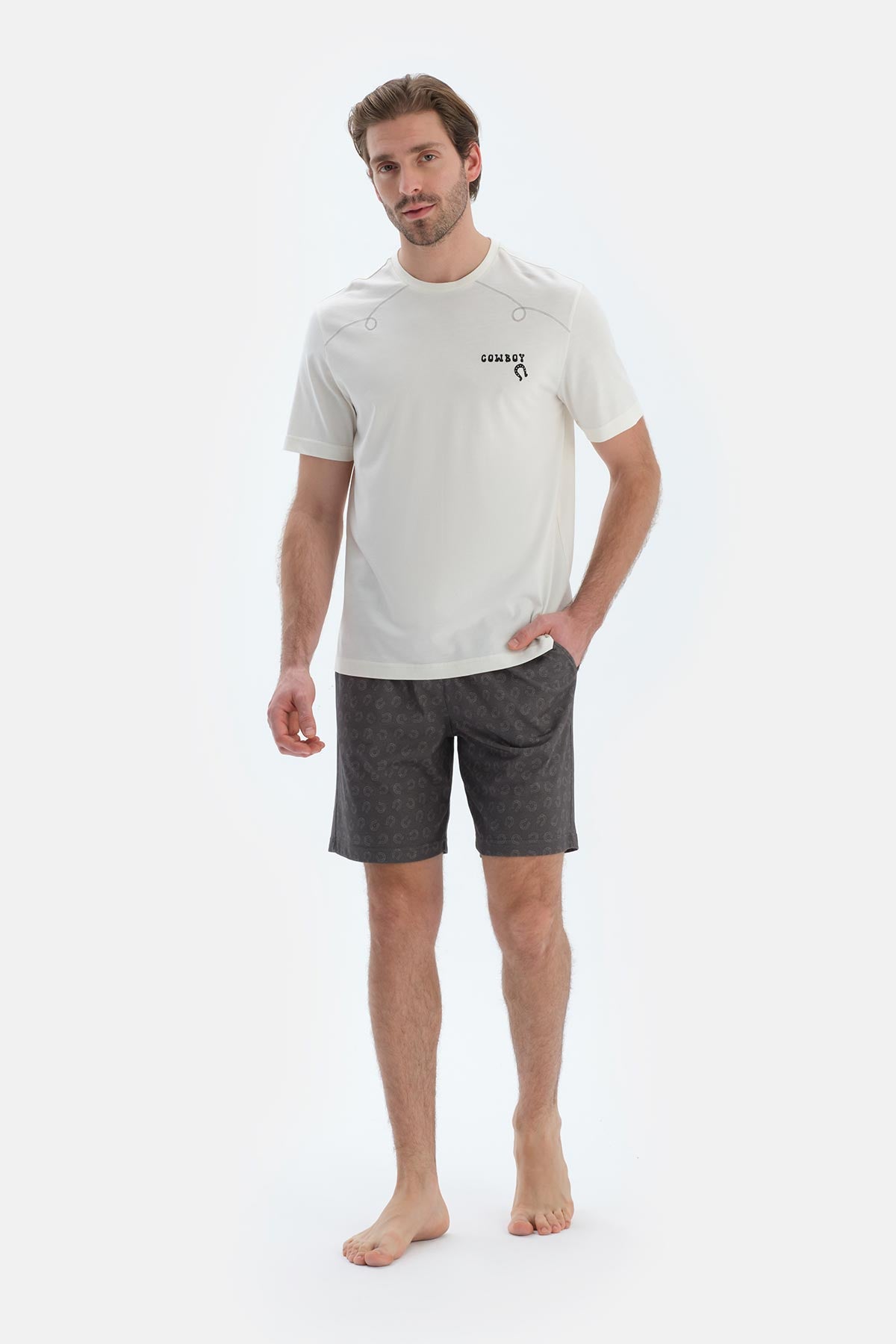 Ekru Kısa Kollu Dikiş ve Baskı Detaylı Tişört Pantolon Pijama Takımı