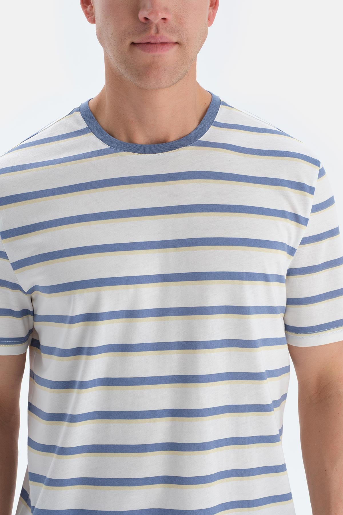 Açık Sarı Çizgili Kısa Kollu Tişört Şort Pijama Takımı