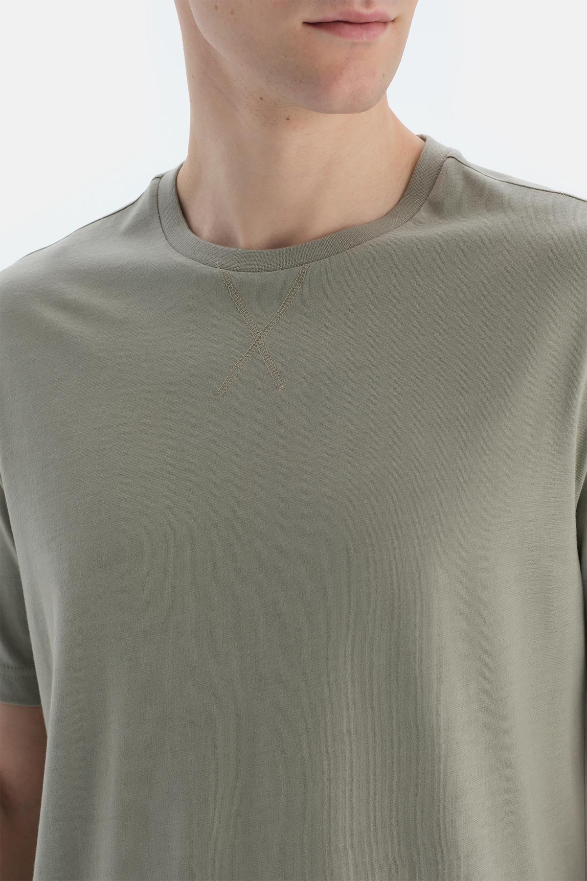 Açık Yeşil Baskı Ve Dikiş Detaylı Tişört Şort Pijama Takımı