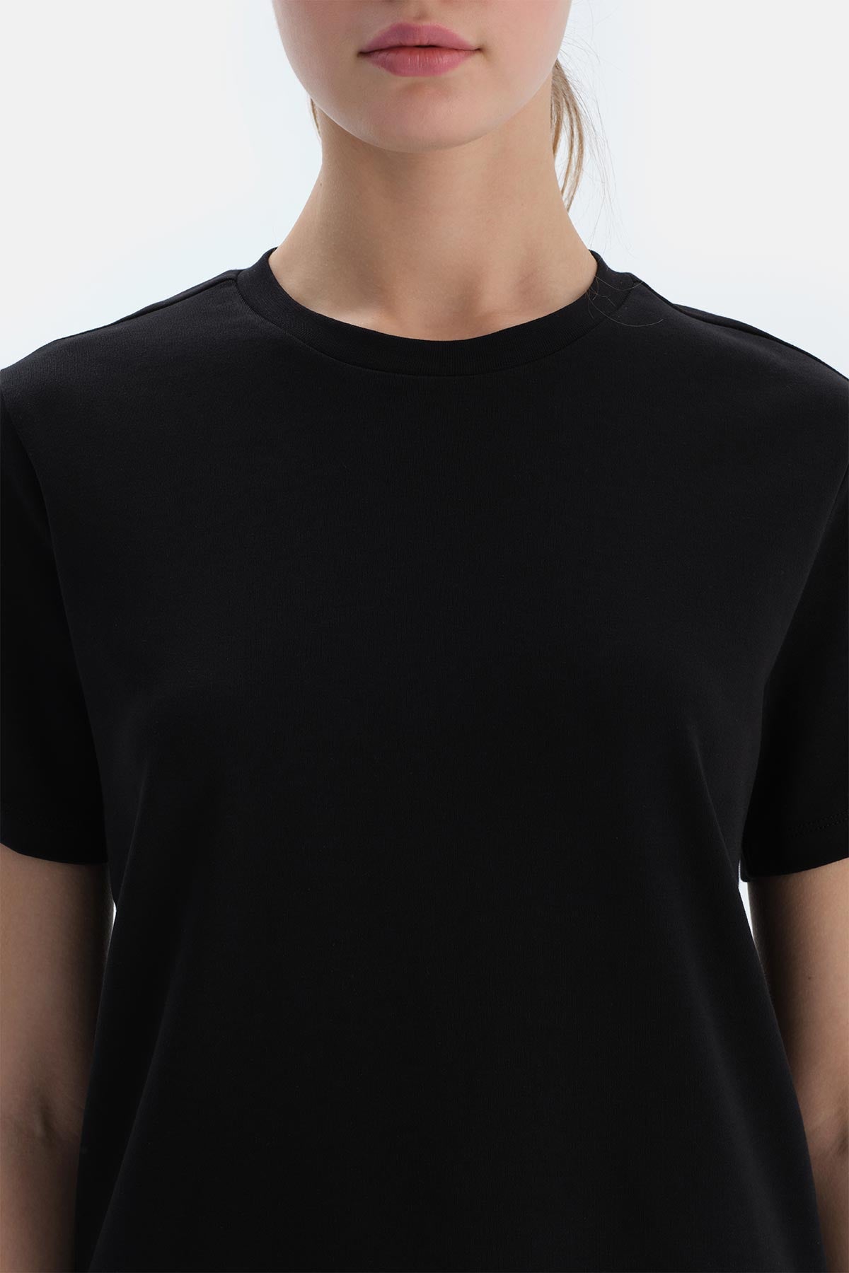 Siyah Ipek Apre Interlok Bisiklet Yaka Tişört