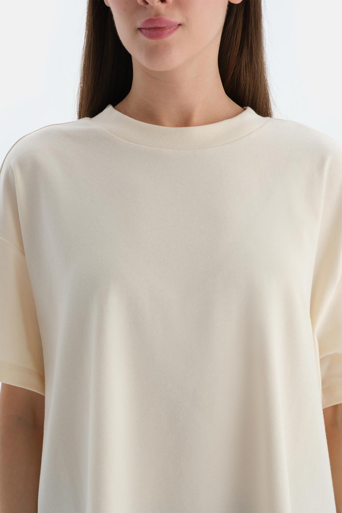 Kırık Beyaz Kadın Tişört