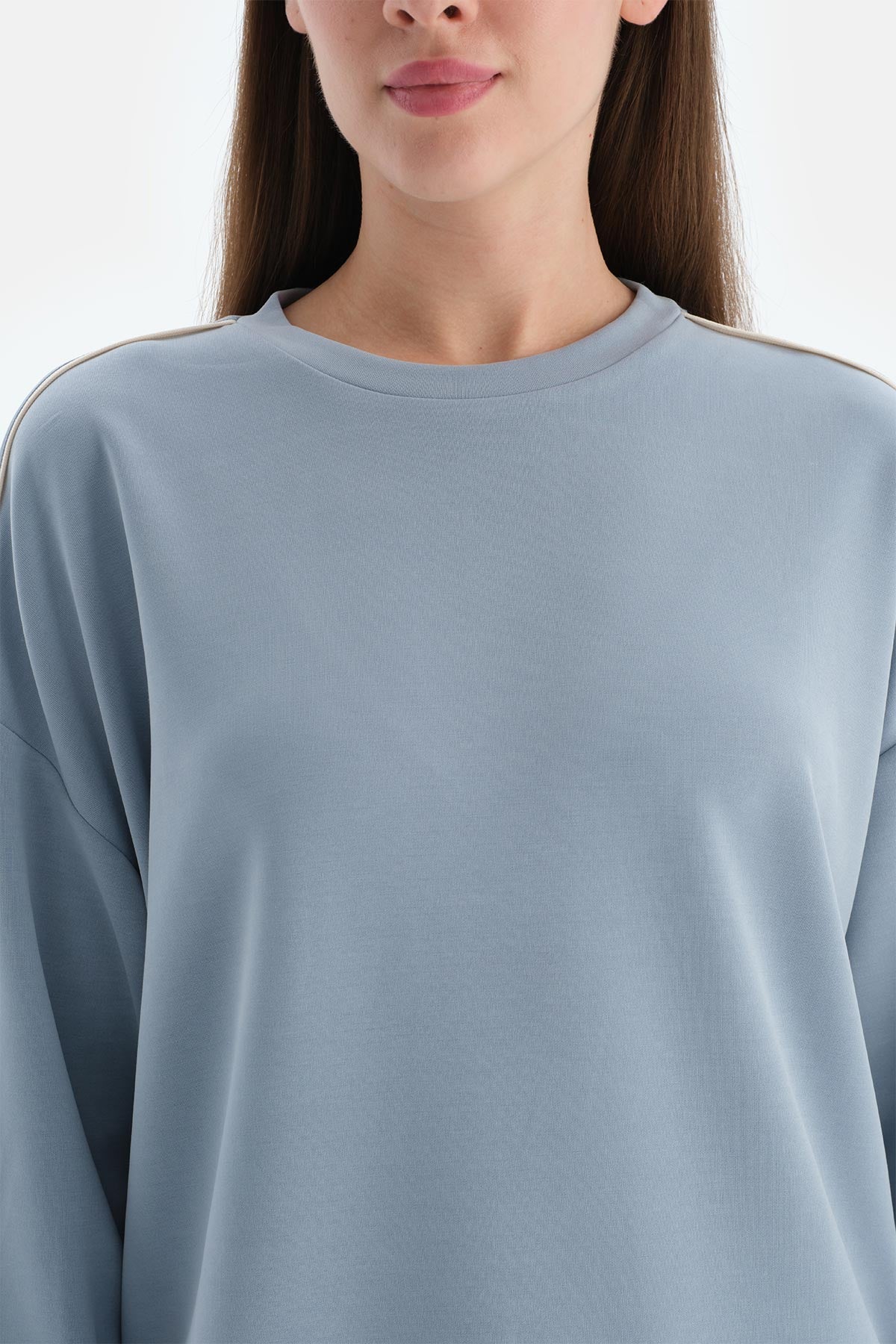 Açık Mavi Kadın Modal Biye Detaylı Sweatshırt