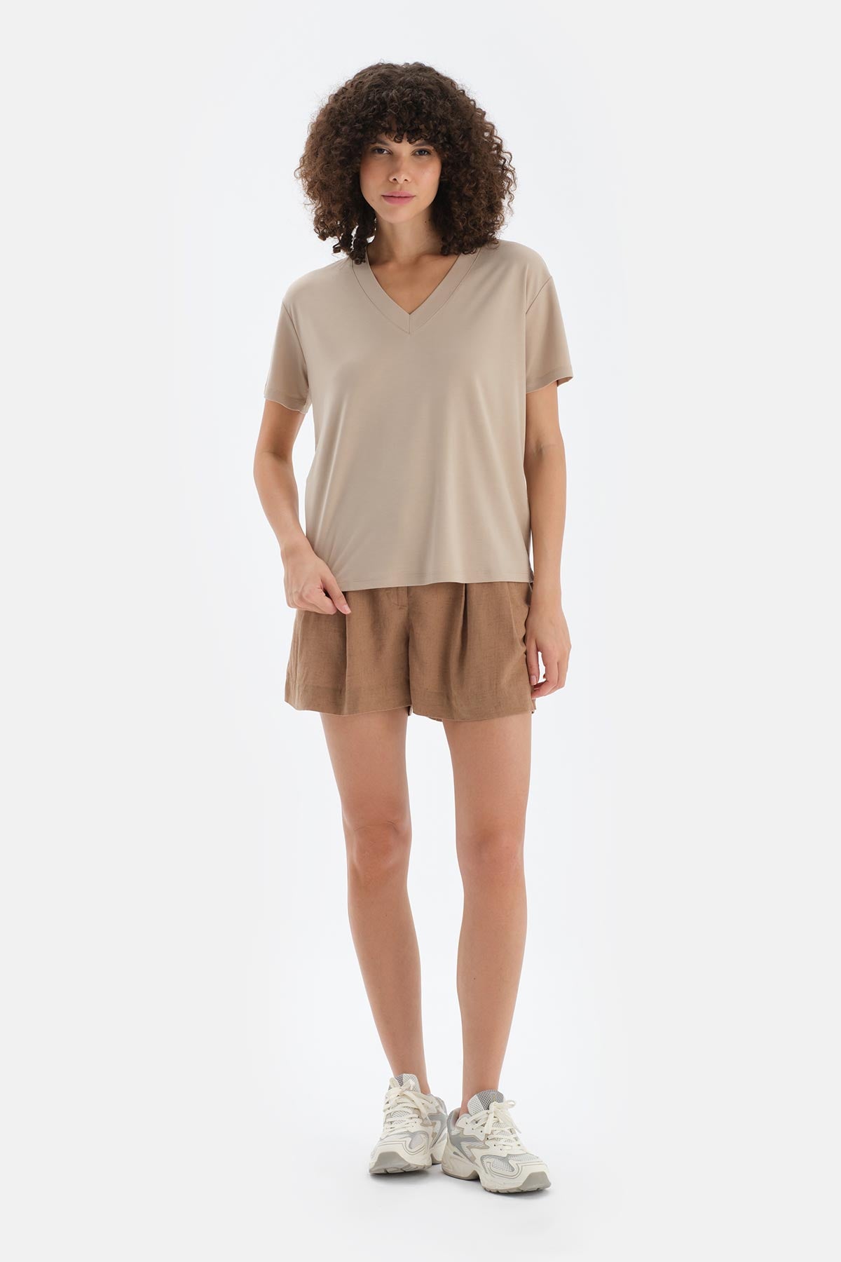 Taş V Yaka Kısa Kollu Tişört